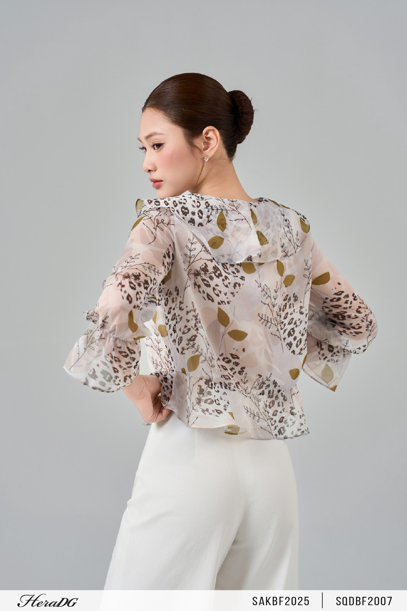 Ảnh của Áo kiểu cổ bèo thắt nơ